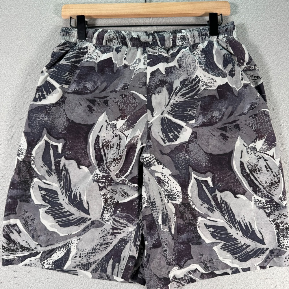 Lululemon Pace Breaker‎ Shorts Mens Medium Gray Floral Tropical Active Lined 9"